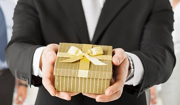 Tết 2023, nghiêm cấm biếu, tặng quà cho lãnh đạo các cấp