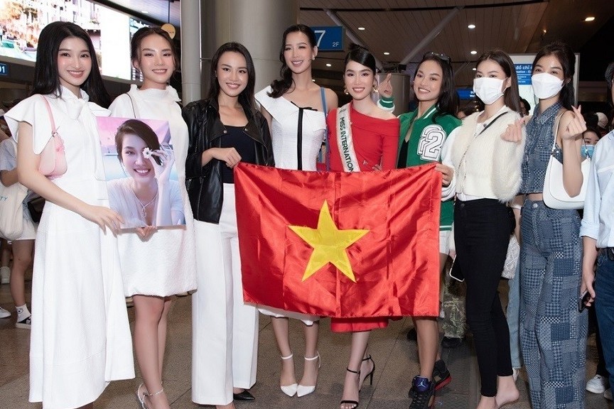 Á hậu Phương Anh xinh đẹp rạng rỡ lên đường dự thi Hoa hậu Quốc tế 2022