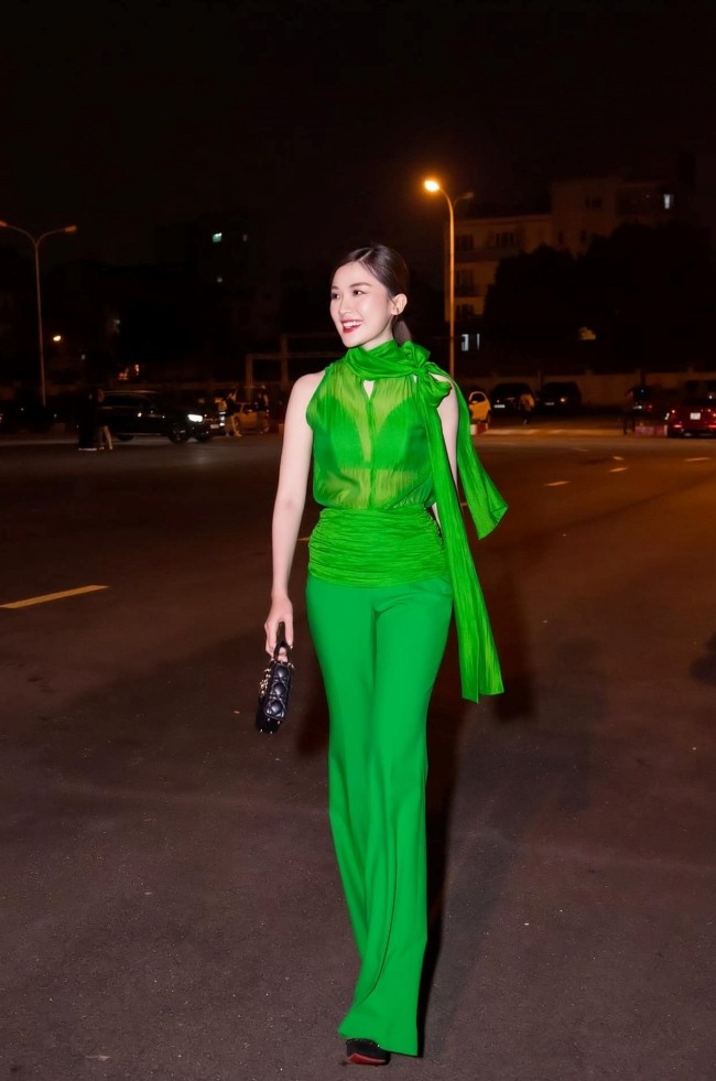 Hà Hồ, Tiểu Vy sang trọng và nổi bật, Lan Khuê đẹp thần thái