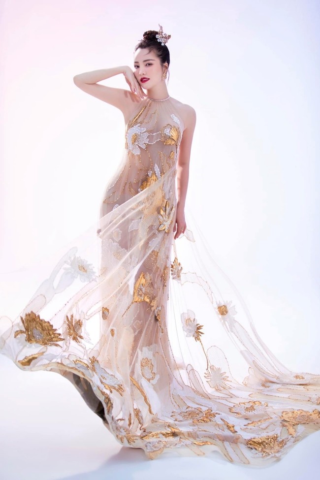 Hà Hồ, Tiểu Vy sang trọng và nổi bật, Lan Khuê đẹp thần thái