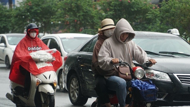 Dự báo thời tiết đêm nay và ngày mai (29-30/11): Hà Nội trời rét, mưa rào; Bắc Bộ, Bắc Trung Bộ chuyển rét, mưa to, vùng núi mưa rất to; phía Nam nắng