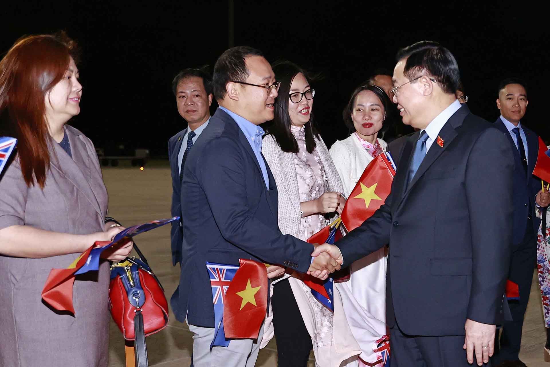 Lễ đón Chủ tịch Quốc hội Vương Đình Huệ tại sân bay quân sự Fairbairn, thủ đô Canberra. (Nguồn: TTXVN) Lễ đón Chủ tịch Quốc hội Vương Đình Huệ tại sân bay quân sự Fairbairn, thủ đô Canberra. (Nguồn: TTXVN)