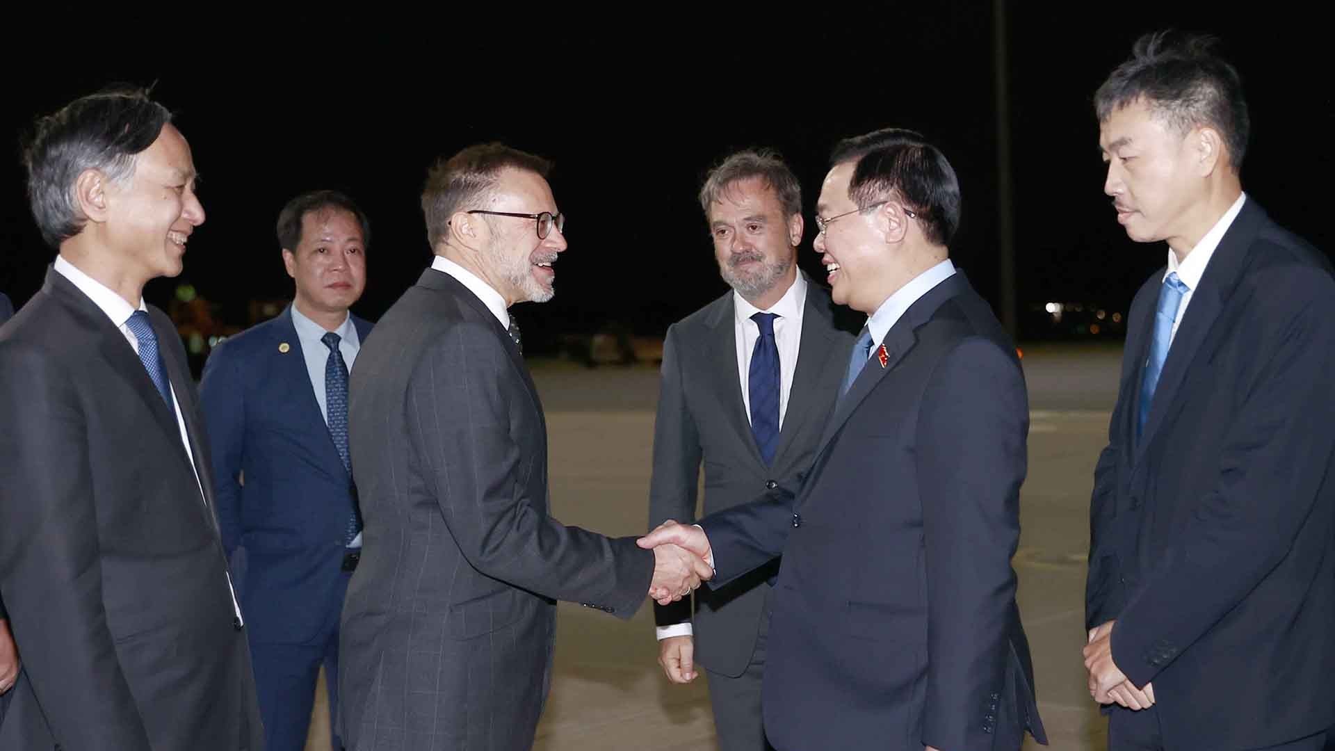 Chủ tịch Quốc hội Vương Đình Huệ tới thủ đô Canberra, bắt đầu thăm chính thức Australia