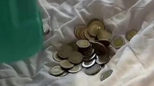 World Cup 2022: Cổ động viên Mexico tiết kiệm đầy một can nhựa tiền xu để tới Qatar