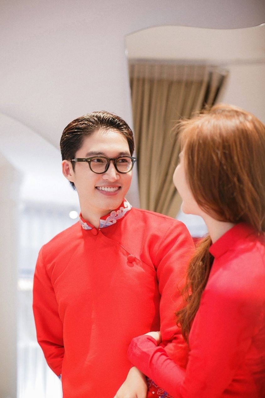 Đình Tú đăng ảnh sánh đôi bên Phan Minh Huyền Đình Tú đăng ảnh sánh đôi bên Phan Minh Huyền