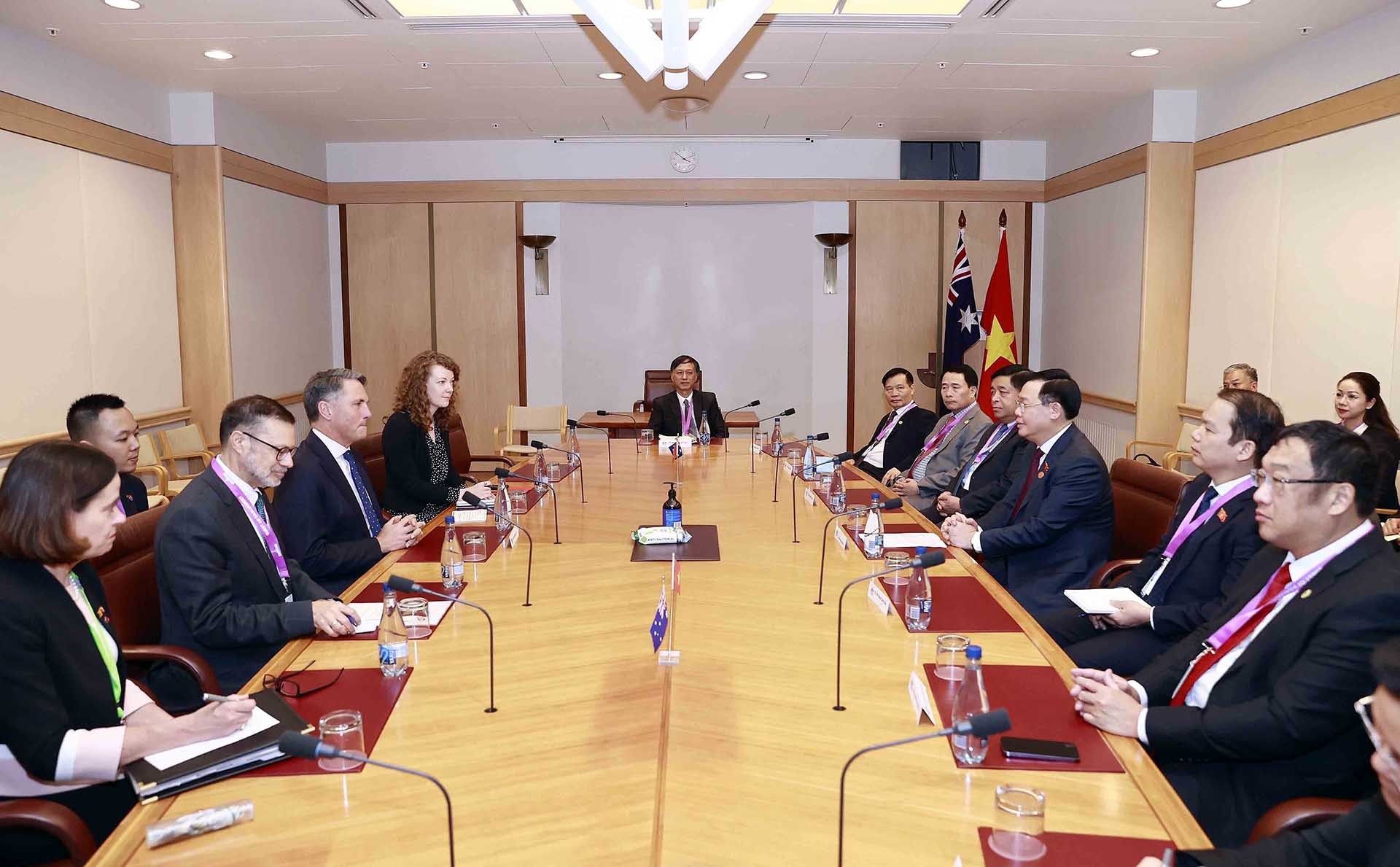 Chủ tịch Quốc hội Vương Đình Huệ tiếp Phó Thủ tướng, Bộ trưởng Bộ Quốc phòng Australia Richard Marles. (Nguồn: TTXVN) Chủ tịch Quốc hội Vương Đình Huệ tiếp Phó Thủ tướng, Bộ trưởng Bộ Quốc phòng Australia Richard Marles. (Nguồn: TTXVN)