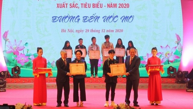 Tuyên dương 140 học sinh, sinh viên, thanh niên dân tộc thiểu số xuất sắc năm 2022