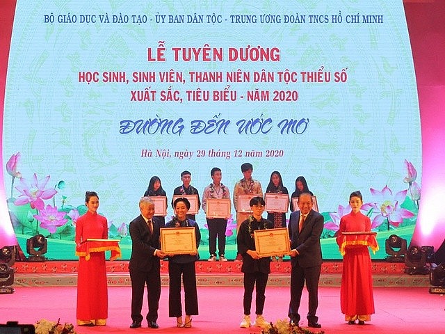 Tuyên dương 140 học sinh, sinh viên, thanh niên dân tộc thiểu số xuất sắc năm 2022 Tuyên dương 140 học sinh, sinh viên, thanh niên dân tộc thiểu số xuất sắc năm 2022