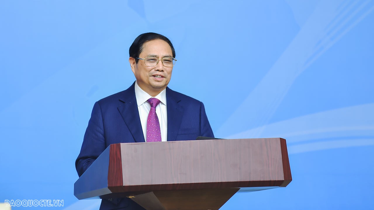 Thủ tướng Chính phủ chủ trì và phát biểu tổng kết Hội nghị tổng kết công tác Ngoại giao vaccine - Bài học kinh nghiệm để thúc đẩy công tác Ngoại giao kinh tế trong tình hình mới. (Ảnh: Tuấn Anh)