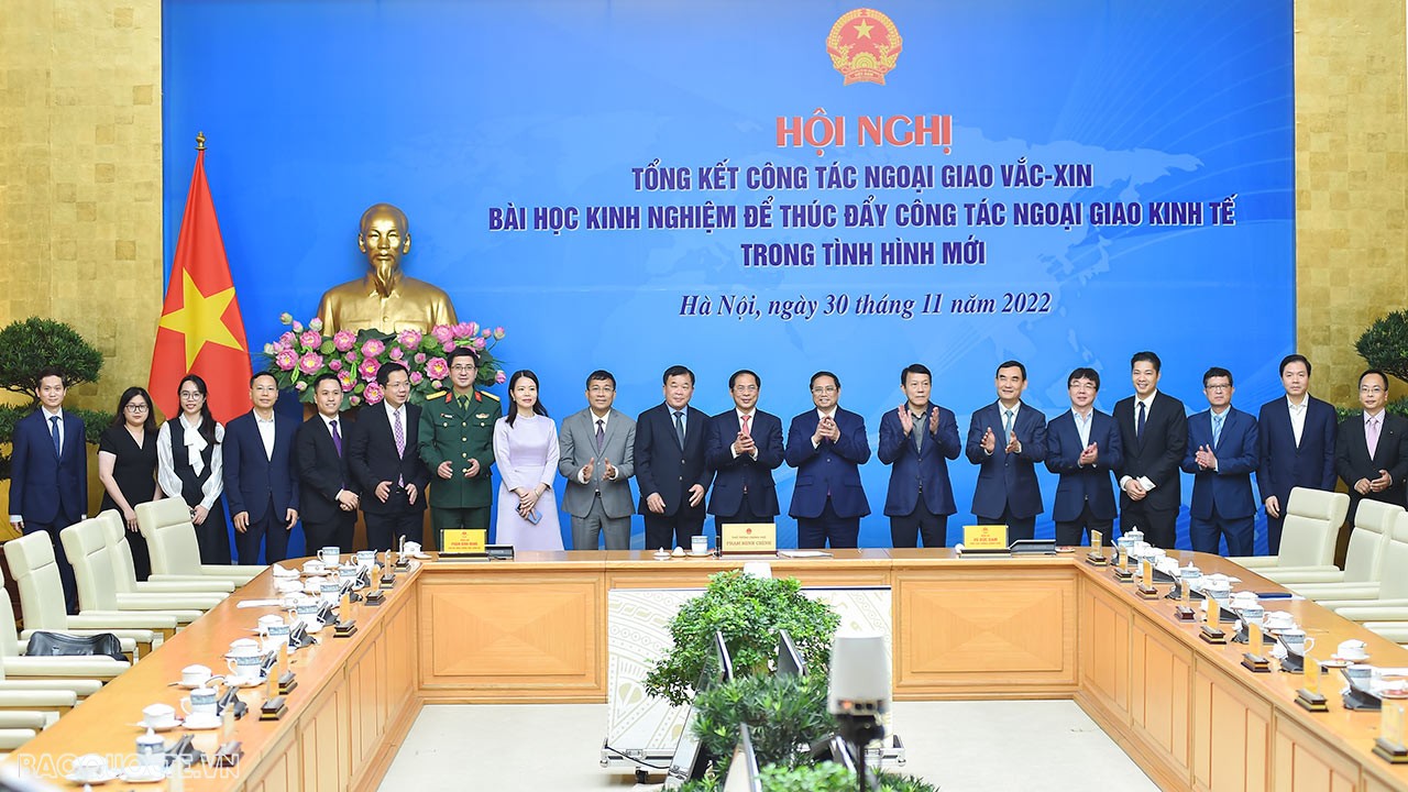 Thủ tướng Chính phủ chủ trì Hội nghị tổng kết công tác Ngoại giao vaccine