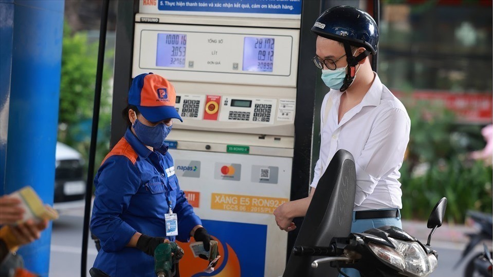 Giá xăng dầu hôm nay 1/12: Phục hồi trở lại; giá trong nước sẽ giảm chiều nay