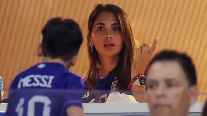 World Cup 2022: Vợ và ba con trai đến sân cổ vũ Messi và thăm sa mạc ở Qatar