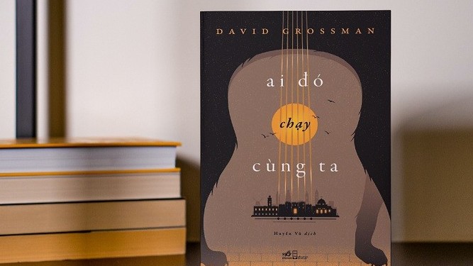 'Ai đó chạy cùng ta' – cuốn tiểu thuyết mang đặc trưng văn hóa và con người Israel