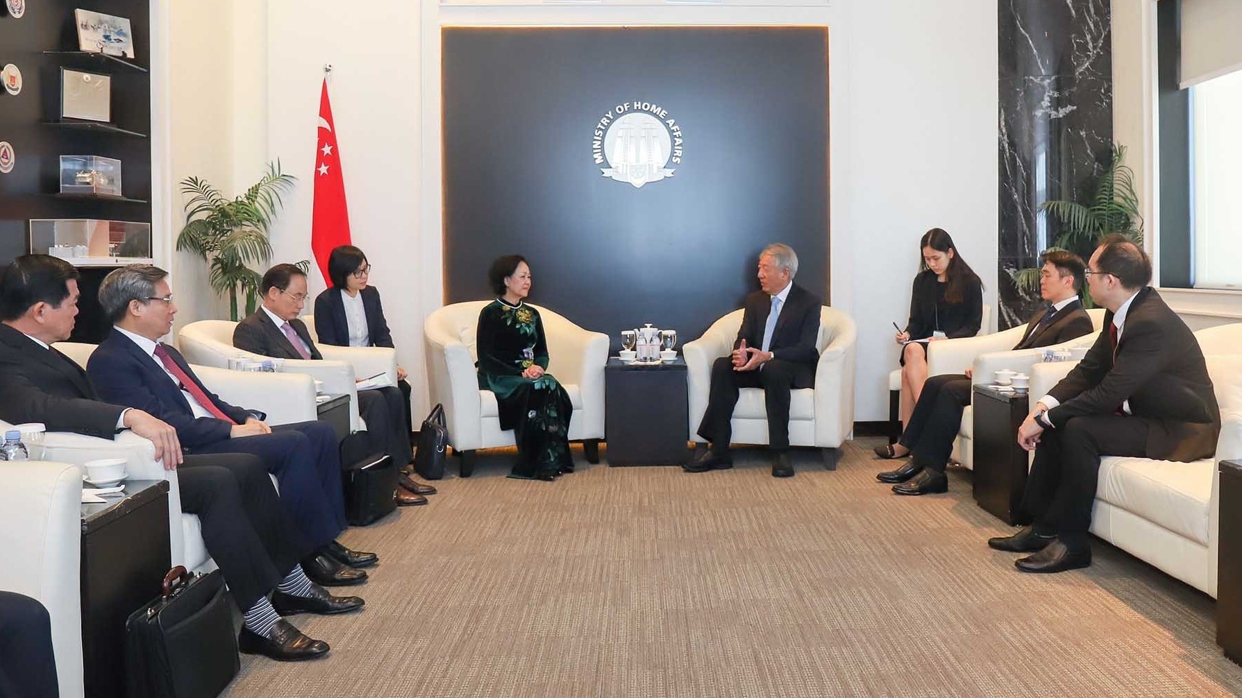 Trưởng ban Tổ chức Trung ương Trương Thị Mai thăm, làm việc tại Singapore