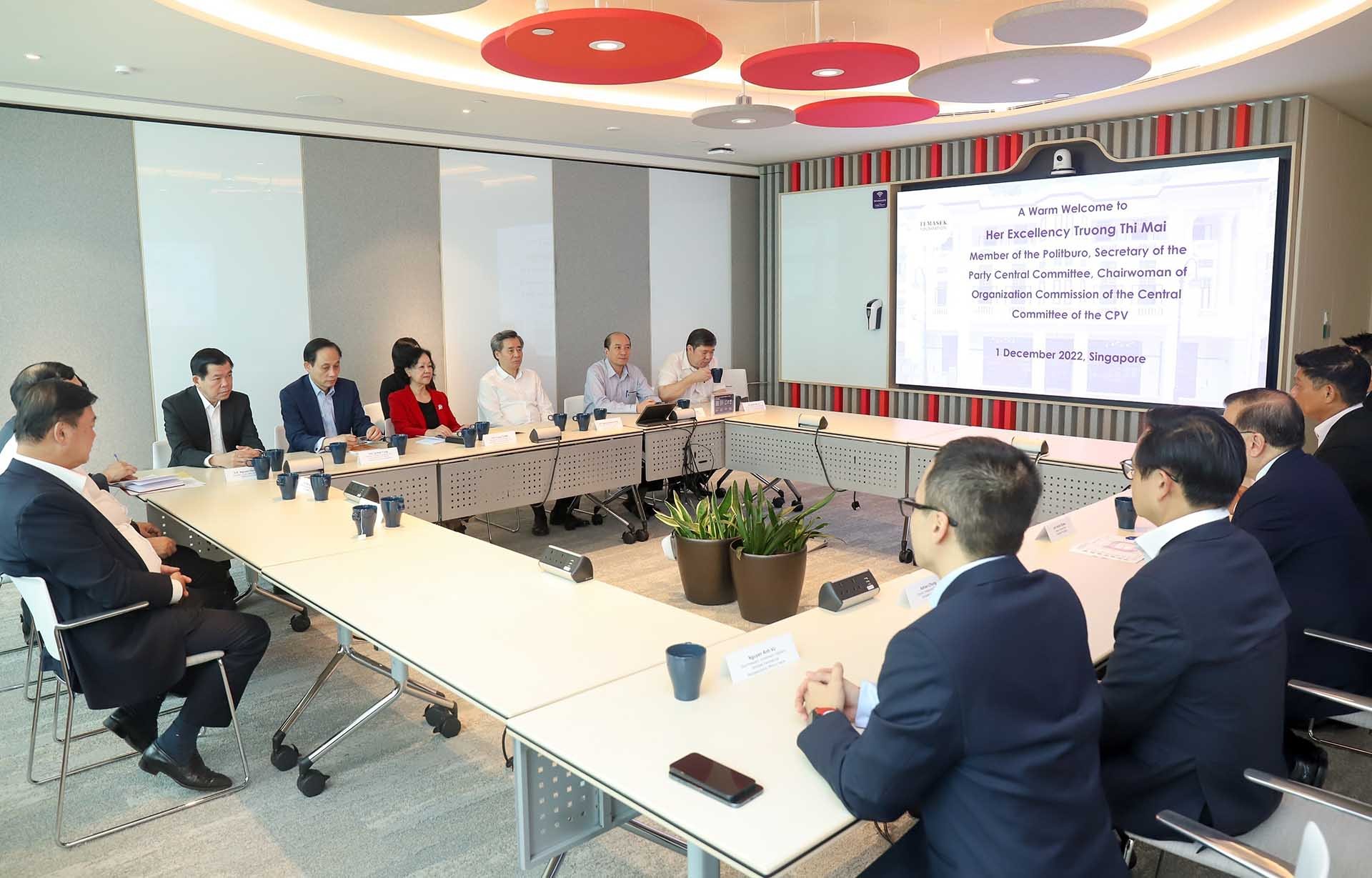 Trưởng ban Tổ chức Trung ương Trương Thị Mai thăm, làm việc tại Singapore