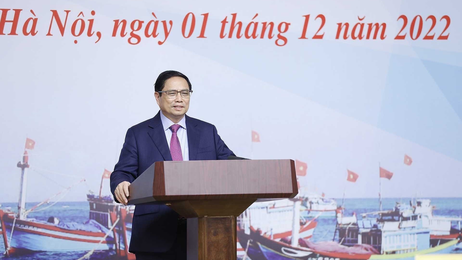 Chống khai thác hải sản bất hợp pháp vì lợi ích của chính ngư dân