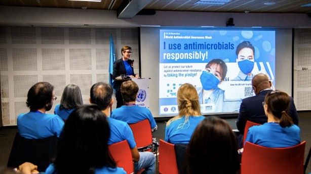 Trưởng đại diện WHO tại Việt Nam, TS. Angela Pratt  WHO, FAO tại Việt Nam kêu gọi ngừng sử dụng kháng sinh quá liều lượng và sai cách. (Nguồn: SK&ĐS)