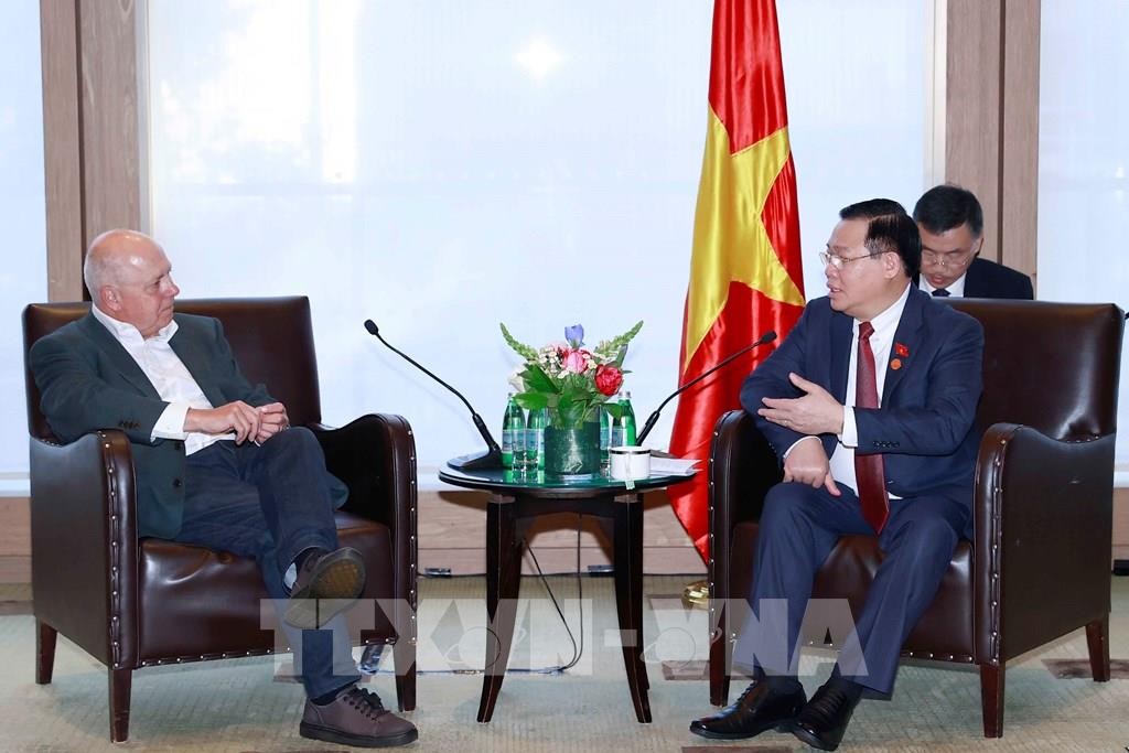 Chủ tịch Quốc hội Vương Đình Huệ tiếp Bộ trưởng Bộ Ngân khố Bang Victoria Tim Pallas. (Nguồn: TTXVN)