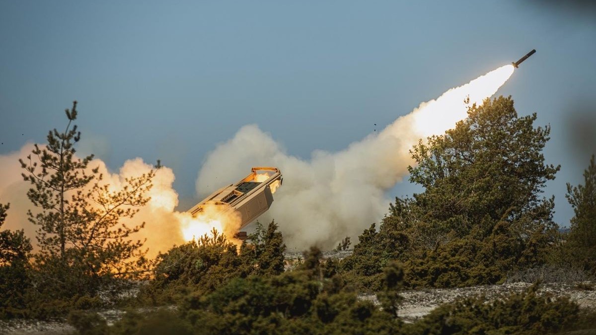 Mỹ chấp thuận bán 3 hệ thống HIMARS cho Ukraine, Canada 'bắn' thêm 76 triệu USD ủng hộ hệ thống phòng không của Kiev