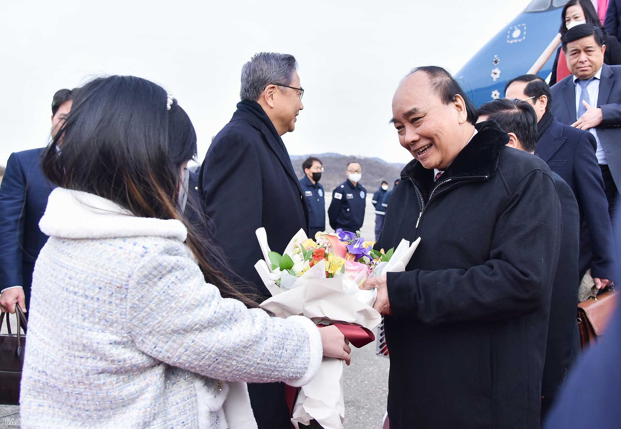 Chủ tịch nước Nguyễn Xuân Phúc đến Hàn Quốc, bắt đầu chuyến chuyến thăm cấp Nhà nước