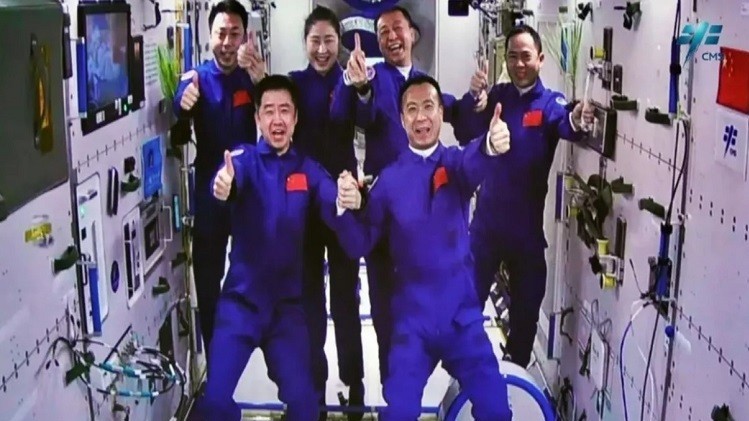 Tàu vũ trụ Thần Châu-14 trở về Trái đất sau 6 tháng trong vũ trụ