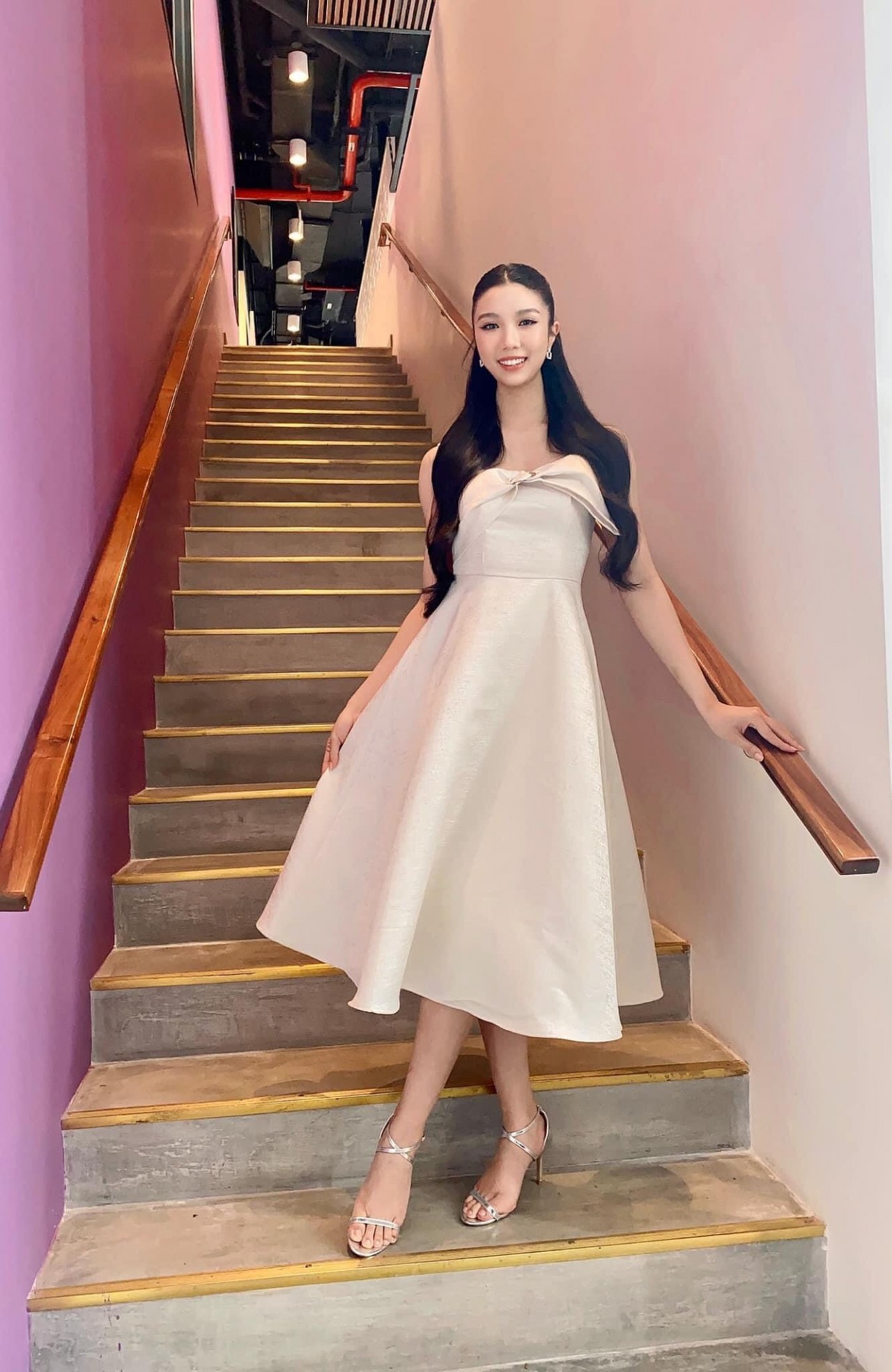 12 thí sinh xinh đẹp và giỏi ngoại ngữ của Hoa hậu Việt Nam 2022