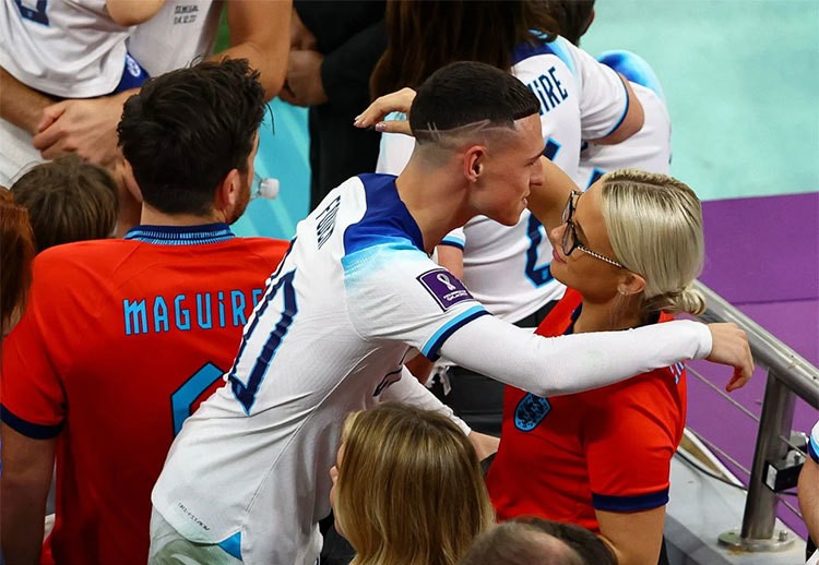 World Cup 2022: Hội bạn gái, vợ cầu thủ đội tuyển Anh trên khán đài cổ vũ Tam sự thi đấu World Cup 2022: Hội bạn gái, vợ cầu thủ đội tuyển Anh trên khán đài cổ vũ Tam sự thi đấu