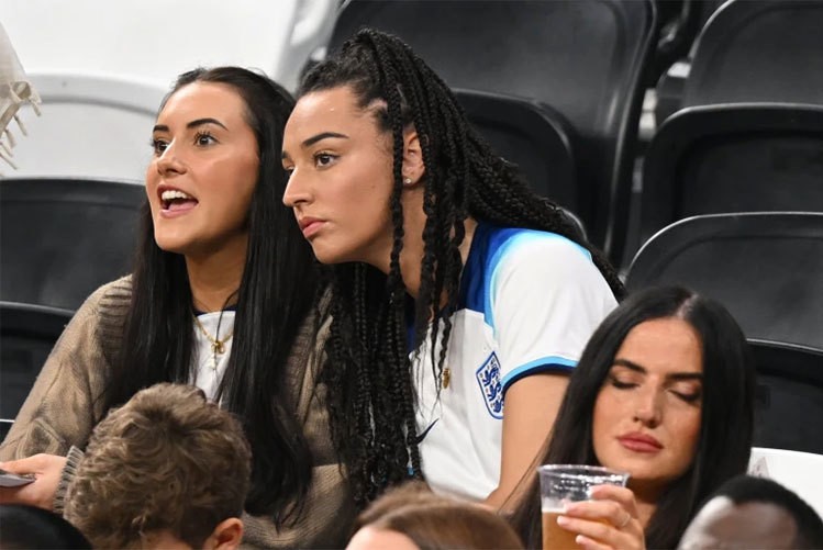 World Cup 2022: Hội bạn gái, vợ cầu thủ đội tuyển Anh trên khán đài cổ vũ Tam sự thi đấu World Cup 2022: Hội bạn gái, vợ cầu thủ đội tuyển Anh trên khán đài cổ vũ Tam sự thi đấu