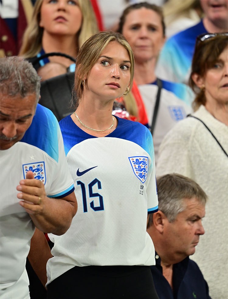 World Cup 2022: Hội bạn gái, vợ cầu thủ đội tuyển Anh trên khán đài cổ vũ Tam sự thi đấu World Cup 2022: Hội bạn gái, vợ cầu thủ đội tuyển Anh trên khán đài cổ vũ Tam sự thi đấu