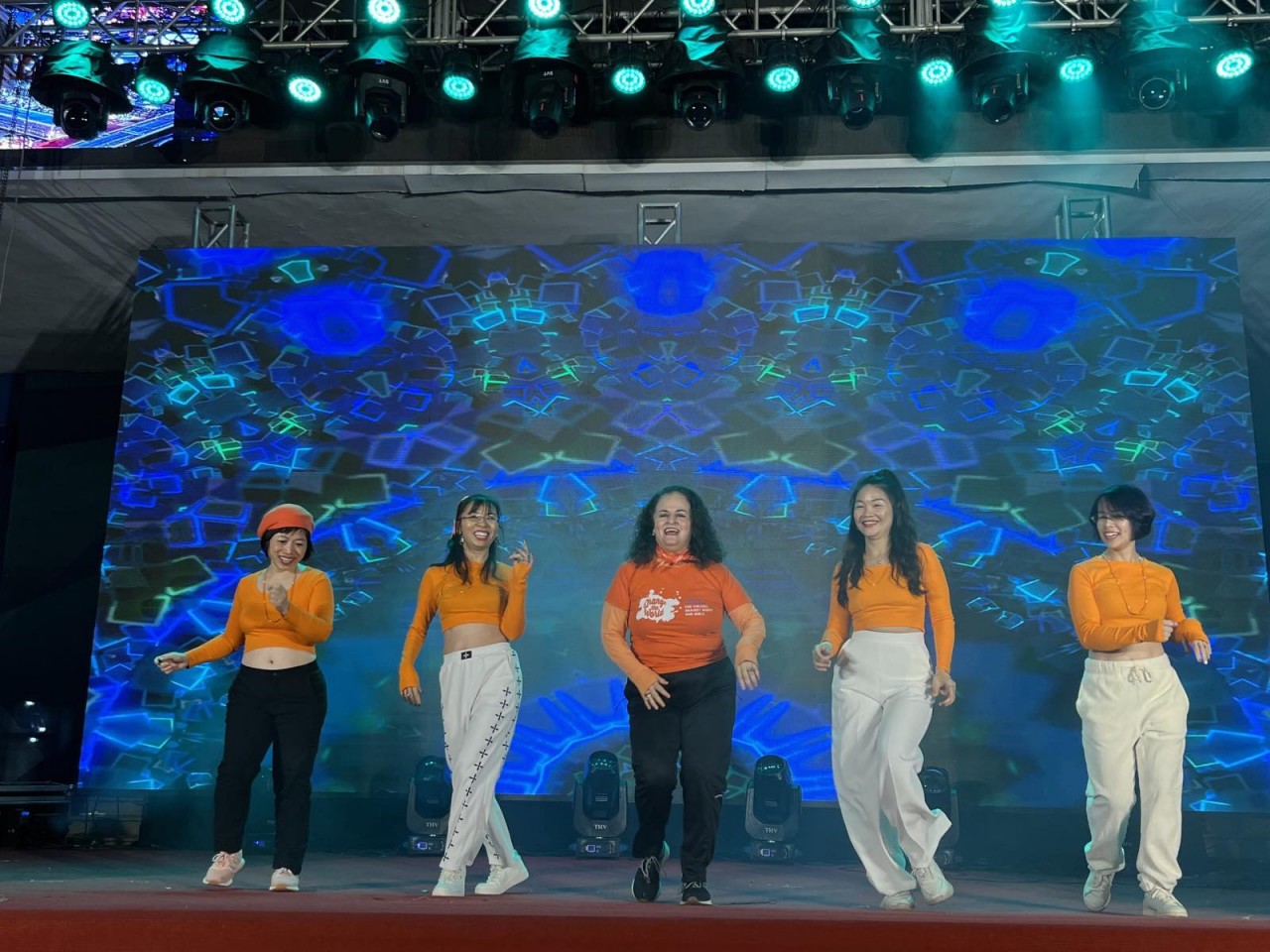 We Together - Âm nhạc hòa sắc cam: Chương trình âm nhạc đường phố vì sự an toàn của phụ nữ và trẻ em