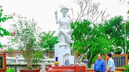 Nhiều hoạt động được tổ chức kỷ niệm 250 năm sinh và 200 năm mất của nữ sĩ Hồ Xuân Hương