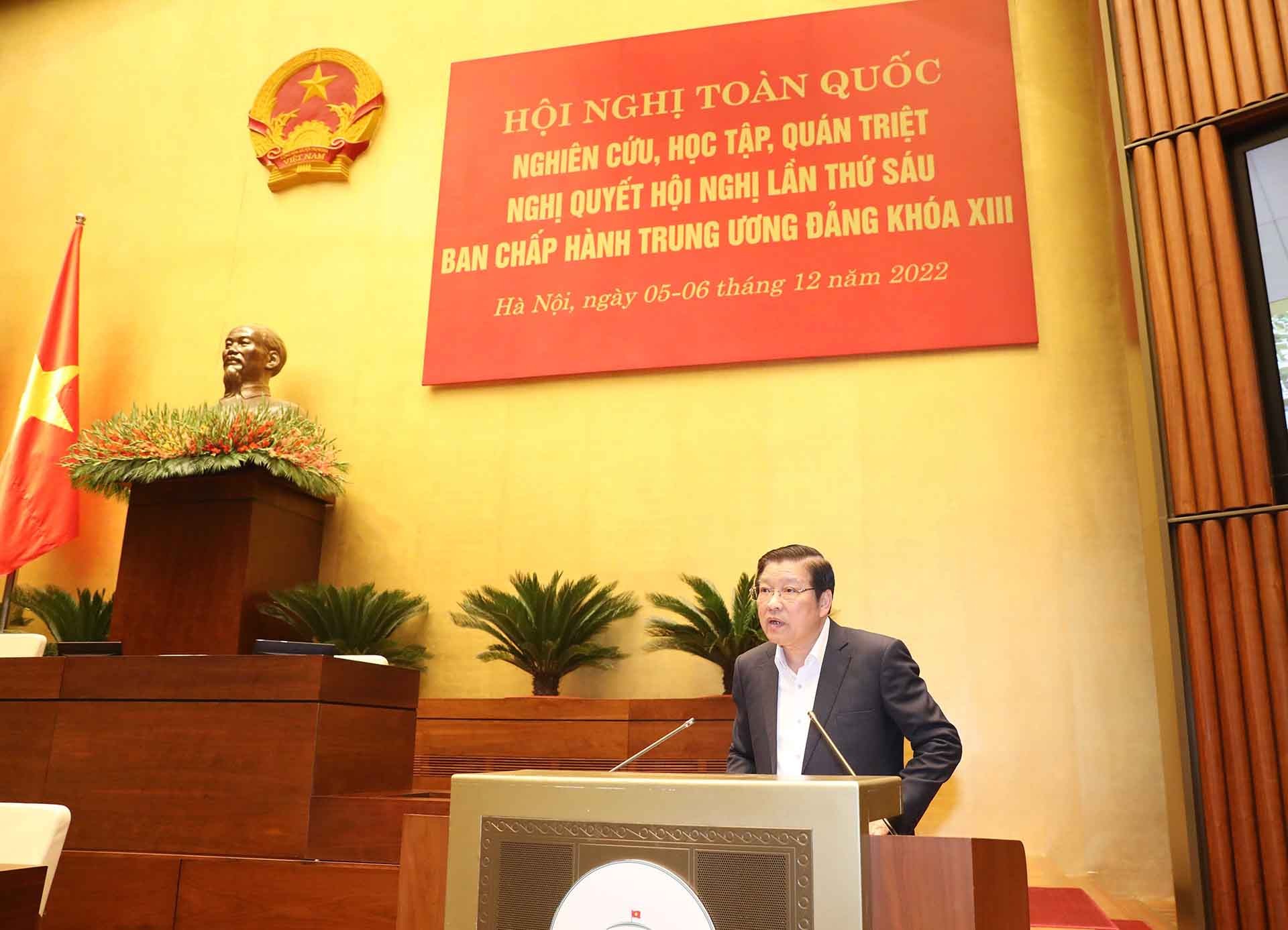 Đồng chí Phan Đình Trạc, Ủy viên Bộ Chính trị, Bí thư Trung ương Đảng, Trưởng Ban Nội chính Trung ương truyền đạt chuyên đề “Tiếp tục xây dựng và hoàn thiện Nhà nước pháp quyền xã hội chủ nghĩa Việt Nam trong giai đoạn mới”. (Nguồn: TTXVN)