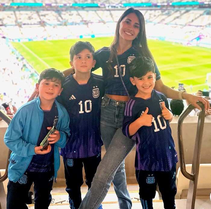 Ngắm gu thời trang của vợ Messi tại World Cup 2022 Ngắm gu thời trang của vợ Messi tại World Cup 2022