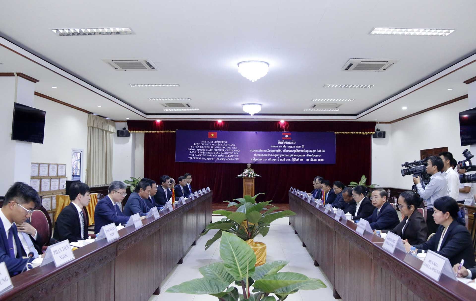 Việt Nam-Lào: Tăng cường trao đổi thông tin, nghiên cứu về lý luận và tổng kết thực tiễn