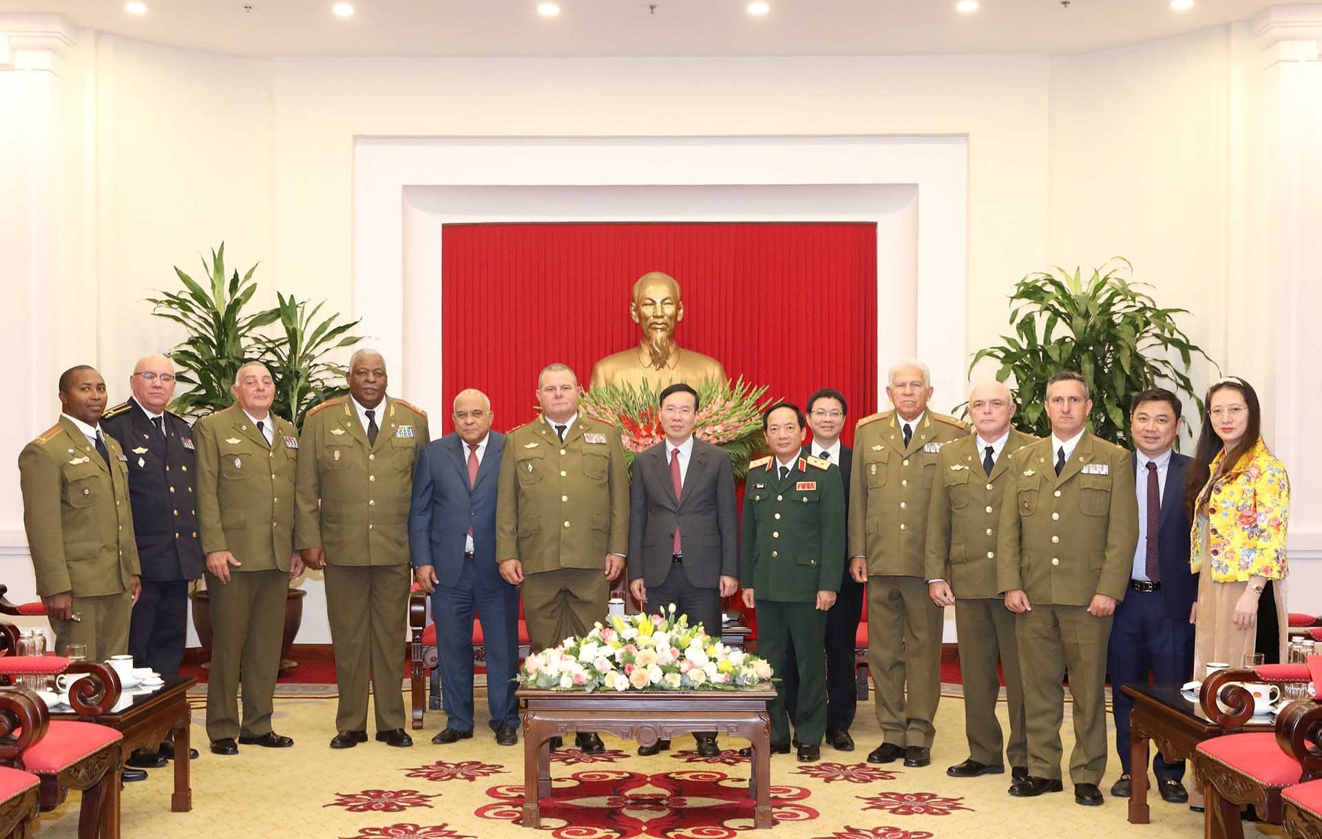 Đồng chí Võ Văn Thưởng và Đoàn đại biểu Bộ các Lực lượng vũ trang Cách mạng Cuba tại buổi tiếp. (Nguồn: TTXVN) Đồng chí Võ Văn Thưởng và Đoàn đại biểu Bộ các Lực lượng vũ trang Cách mạng Cuba tại buổi tiếp. (Nguồn: TTXVN)