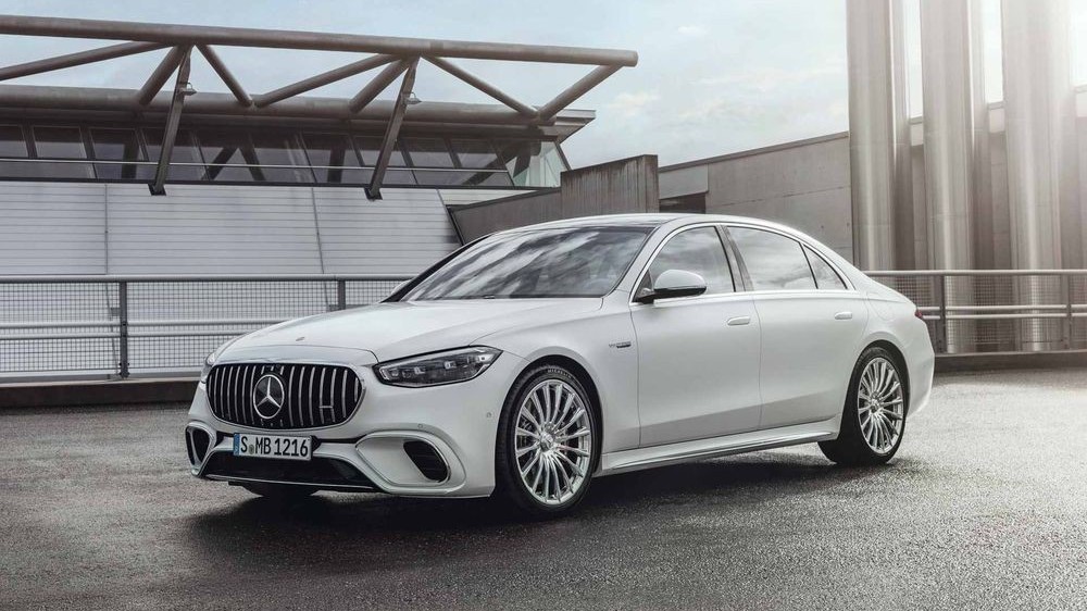Cận cảnh Mercedes-AMG E Performance 2023 ra mắt, với hệ truyền động hybrid gần 800 mã lực