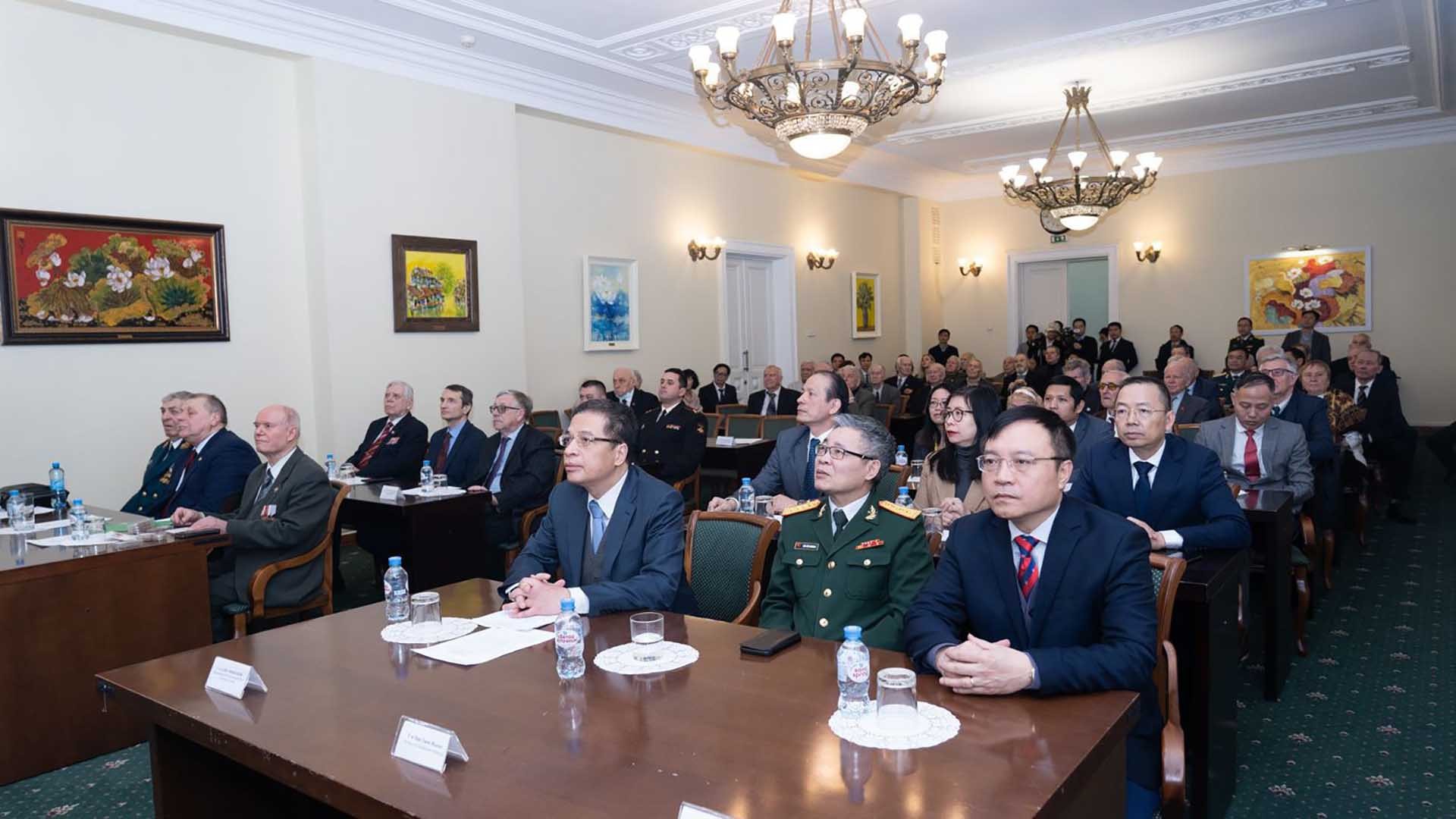 Các đại biểu tham gia lễ kỷ niệm. Các đại biểu tham gia lễ kỷ niệm.