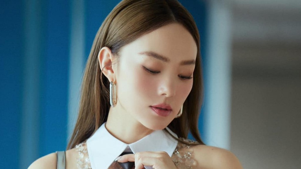 Ca sĩ Minh Hằng trẻ trung, xì tin