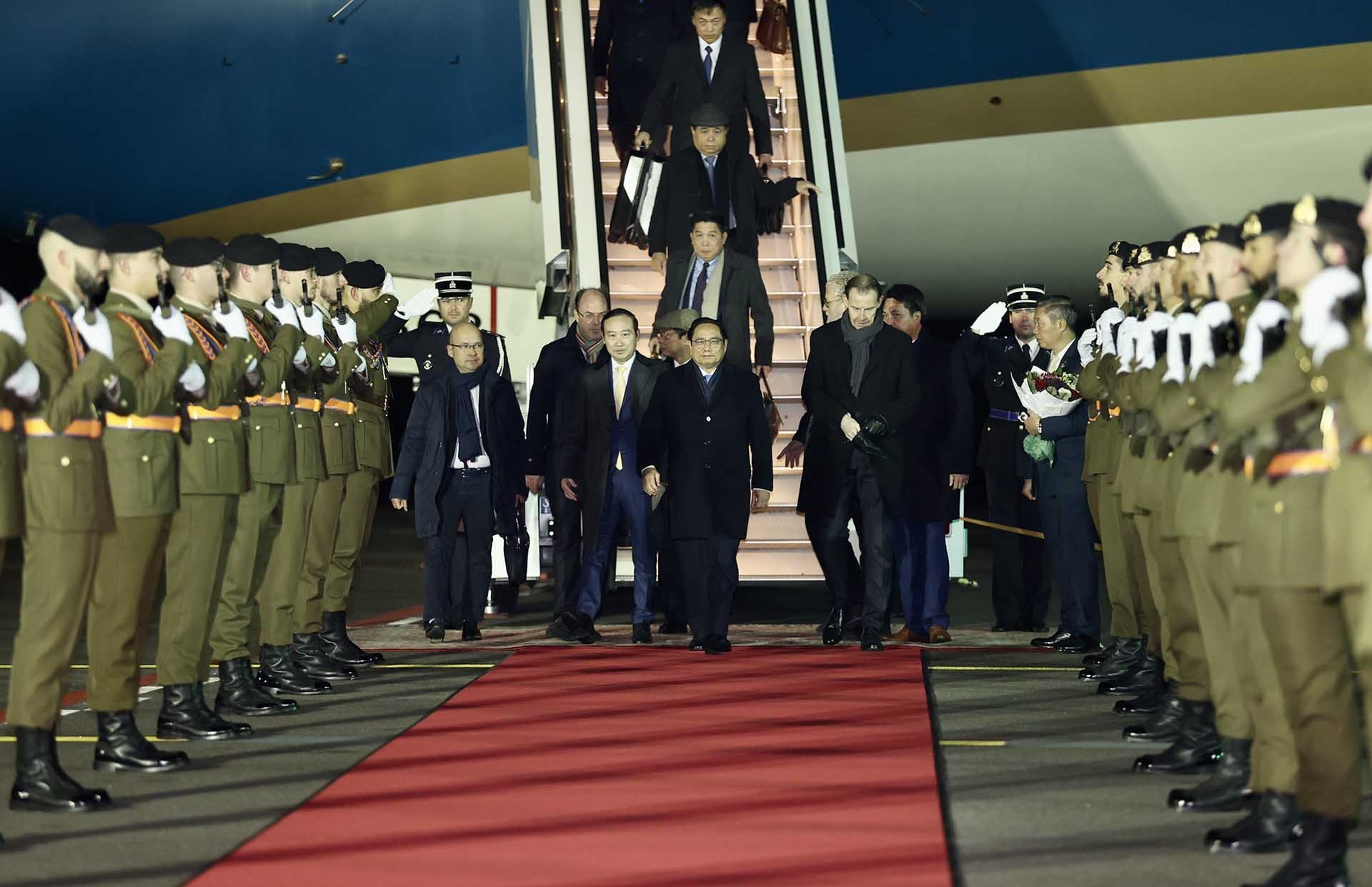 Thủ tướng Phạm Minh Chính lên đường dự Hội nghị cấp cao kỷ niệm 45 năm quan hệ ASEAN-EU và thăm Luxembourg, Hà Lan, Bỉ Thủ tướng Phạm Minh Chính lên đường dự Hội nghị cấp cao kỷ niệm 45 năm quan hệ ASEAN-EU và thăm Luxembourg, Hà Lan, Bỉ