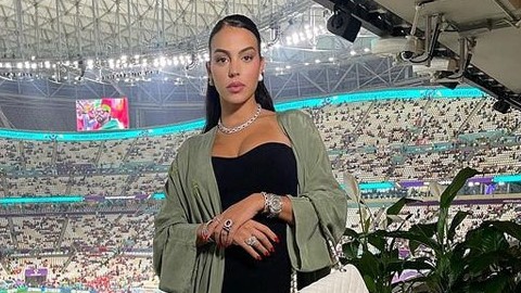 Georgina Rodriguez sử dụng trang sức đắt giá tại Qatar