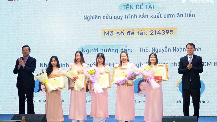 Ấn tượng 'cơm ăn liền' của sinh viên giành giải nhất giải thưởng Khoa học và công nghệ