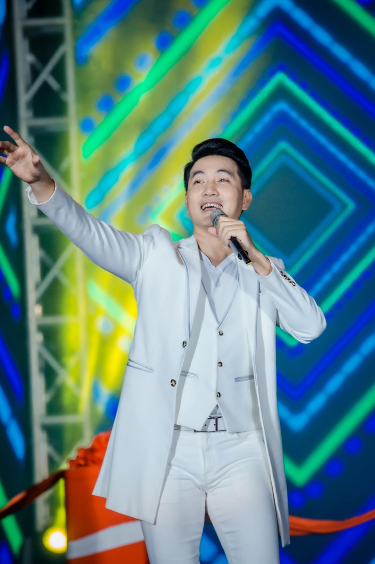 4 ‘nam thần’ của showbiz Việt độc thân tuổi 40