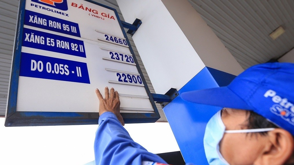 Giá xăng dầu hôm nay 11/12: Tuần biến động; giá xăng trong nước sẽ lập hattrick giảm, thấp nhất trong năm? Giá xăng dầu hôm nay 11/12: Tuần biến động; giá xăng trong nước sẽ lập hattrick giảm, thấp nhất trong năm?