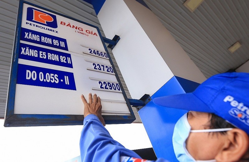 Giá xăng dầu hôm nay 11/12: Tuần biến động; giá xăng trong nước sẽ lập hattrick giảm, thấp nhất trong năm? Giá xăng dầu hôm nay 11/12: Tuần biến động; giá xăng trong nước sẽ lập hattrick giảm, thấp nhất trong năm?