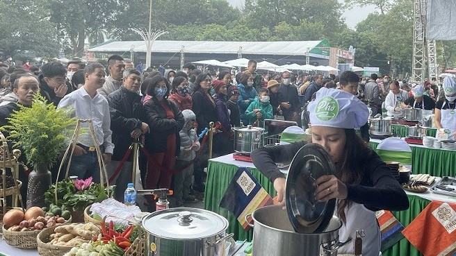 Về đất thành Nam, về với Phở Việt...