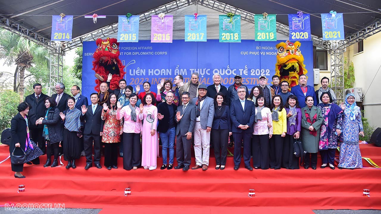 Mỗi quốc gia may mắn có tài nguyên ẩm thực phong phú có thể trở thành sức mạnh phát triển quốc gia, Đại sứ Indonesia Denny Abdi khẳng định. Mỗi quốc gia may mắn có tài nguyên ẩm thực phong phú có thể trở thành sức mạnh phát triển quốc gia, Đại sứ Indonesia Denny Abdi khẳng định.