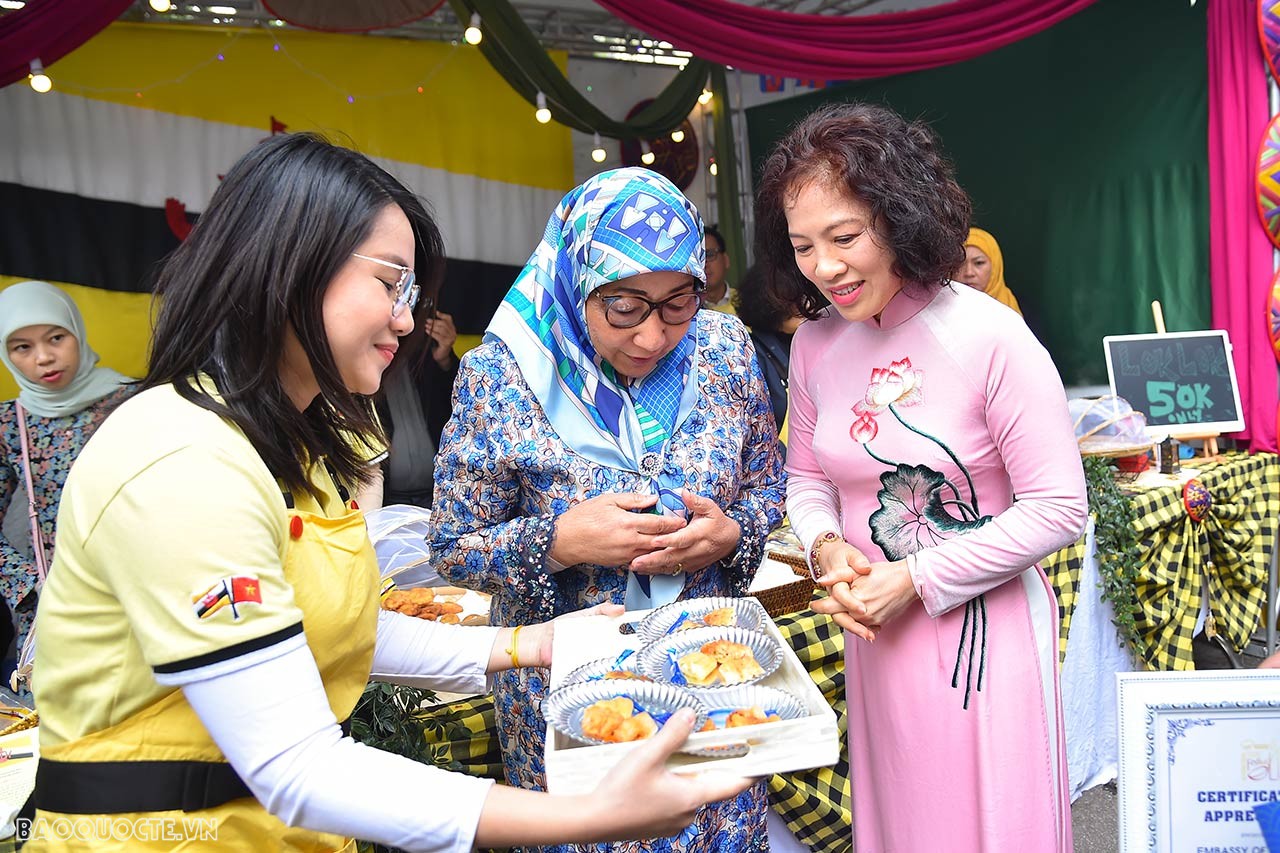 Liên hoan ẩm thực quốc tế được tổ chức từ năm 2014 và duy trì đều đặn đến nay. Đây là dịp để các nước giao lưu văn hóa, tăng cường hiểu biết lẫn nhau, giới thiệu đất nước và con người Việt Nam tới bạn bè quốc tế. Liên hoan ẩm thực quốc tế được tổ chức từ năm 2014 và duy trì đều đặn đến nay. Đây là dịp để các nước giao lưu văn hóa, tăng cường hiểu biết lẫn nhau, giới thiệu đất nước và con người Việt Nam tới bạn bè quốc tế.