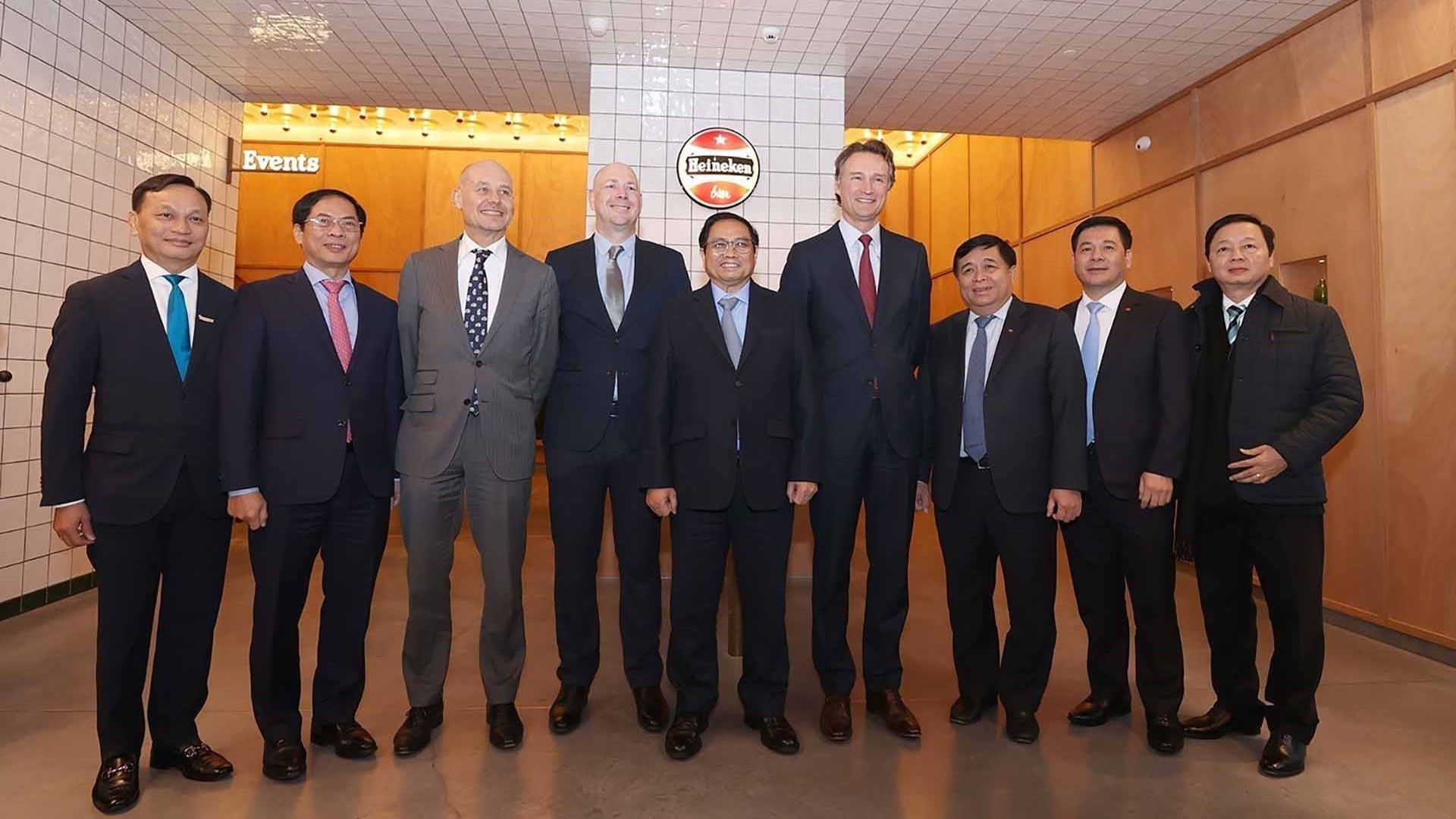 Thủ tướng Phạm Minh Chính đối thoại với các doanh nghiệp hàng đầu Hà Lan Thủ tướng Phạm Minh Chính đối thoại với các doanh nghiệp hàng đầu Hà Lan