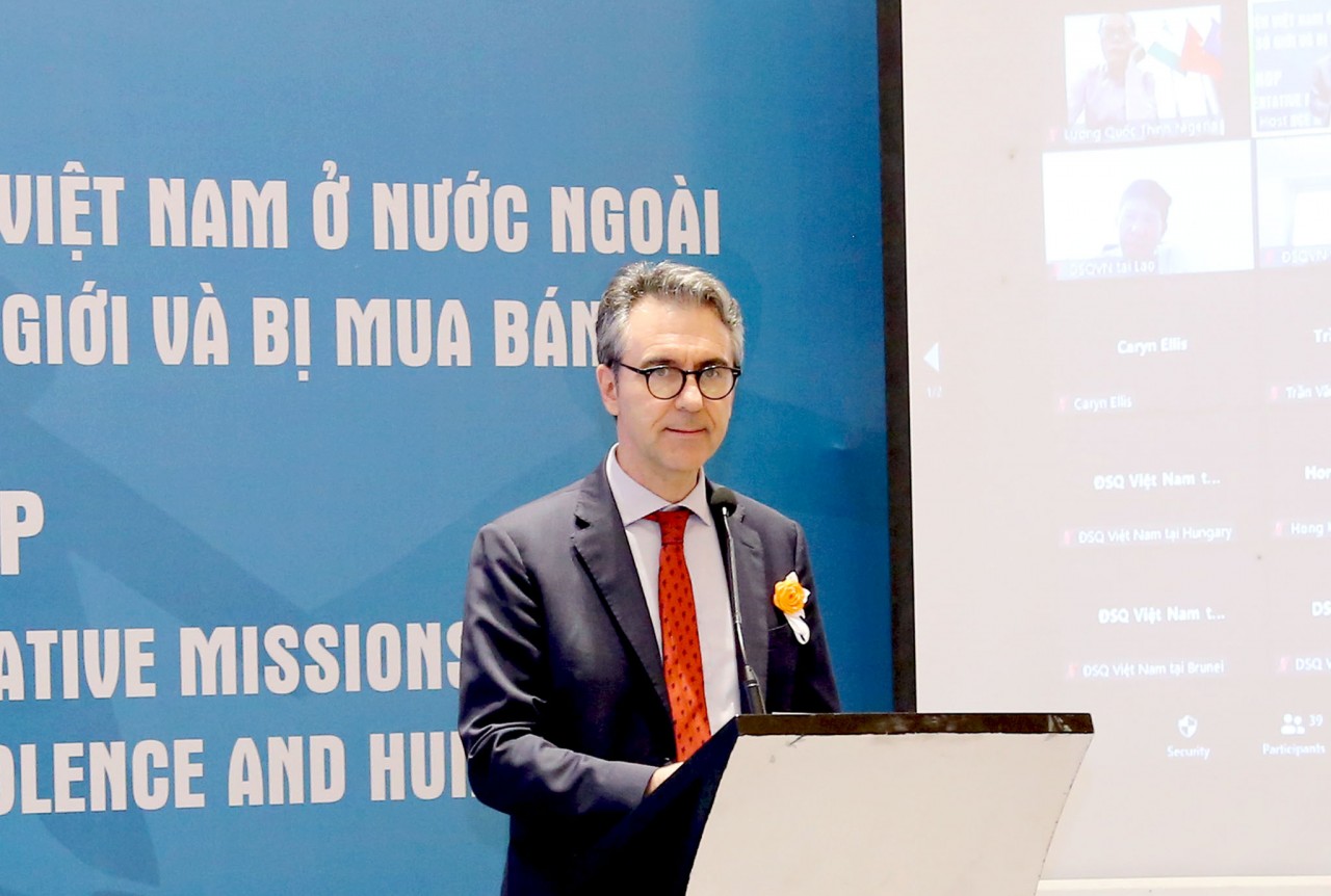 Lễ công bố Hướng dẫn dành cho cơ quan đại diện Việt Nam ở nước ngoài về hỗ trợ công dân Việt Nam bị bạo lực trên cơ sở giới và bị mua bán