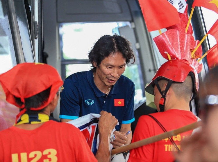 HLV Gong Oh Kyun chia tay U23 Việt Nam và muốn thử sức ở sân chơi V-League HLV Gong Oh Kyun chia tay U23 Việt Nam và muốn thử sức ở sân chơi V-League